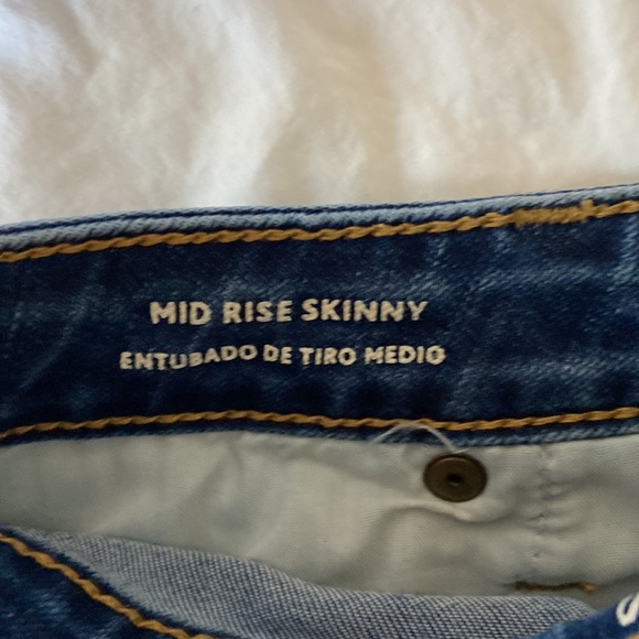 Universal Thread mid rise skinny Jean shorts size 2 / 26 - Picture 3 of 4